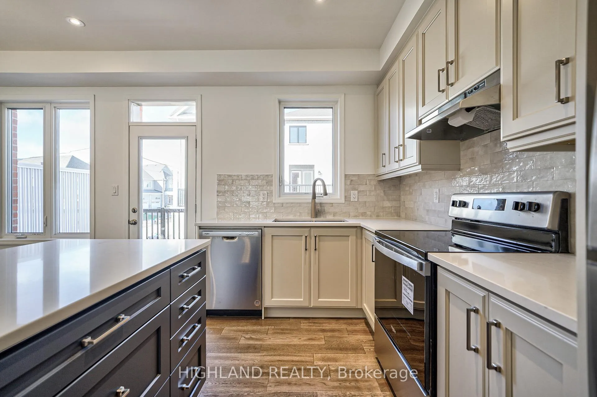 Photo 24 of 141 Settlers Road E, Oakville, Glenorchy — HOMEH