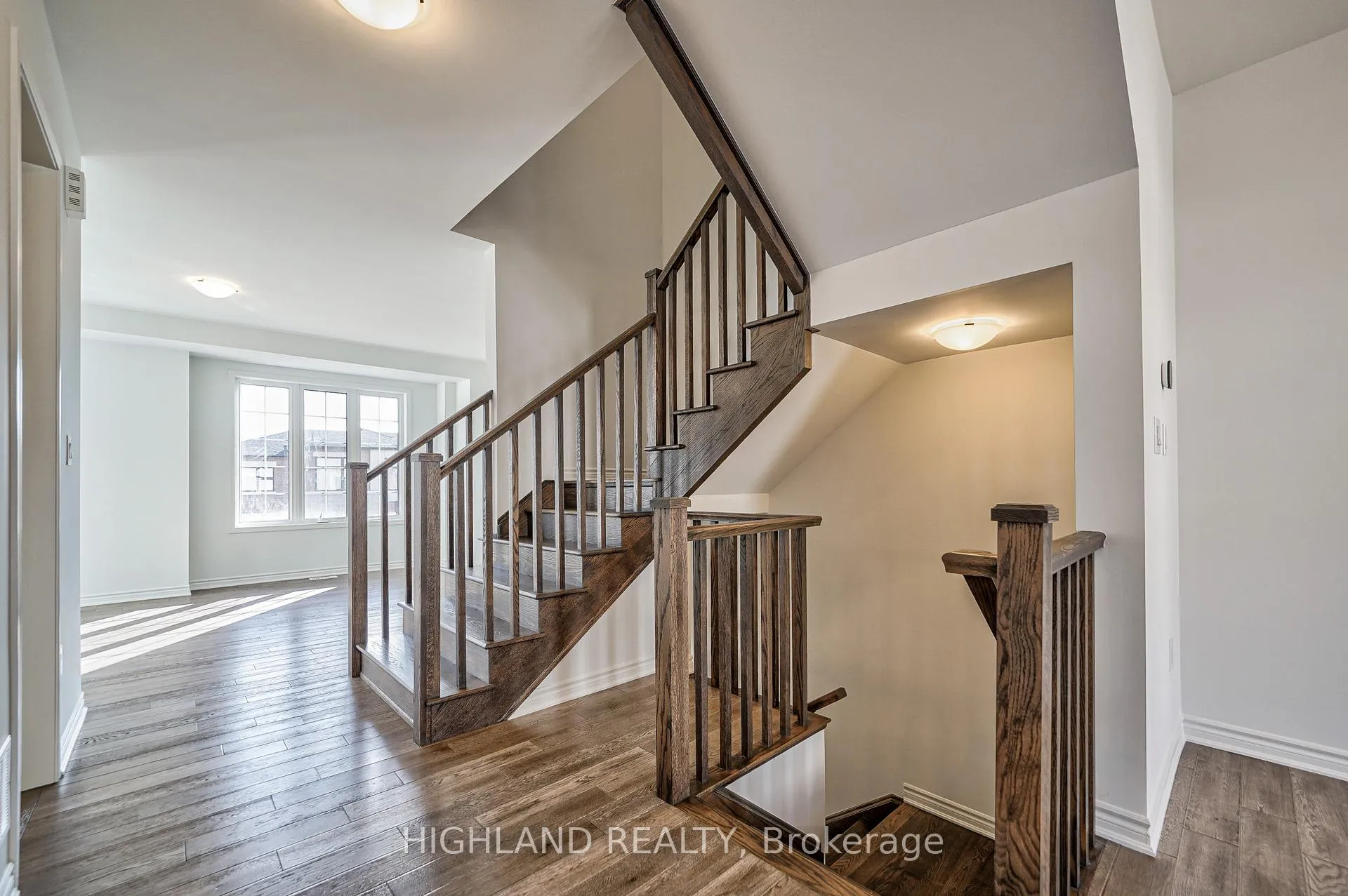 Photo 26 of 141 Settlers Road E, Oakville, Glenorchy — HOMEH
