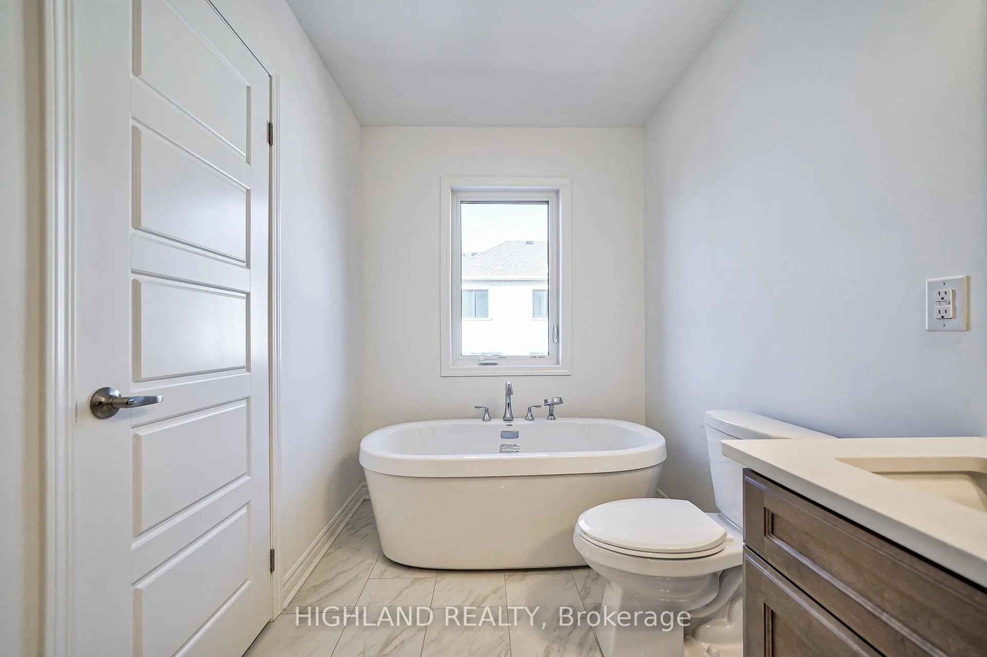 Photo 29 of 141 Settlers Road E, Oakville, Glenorchy — HOMEH