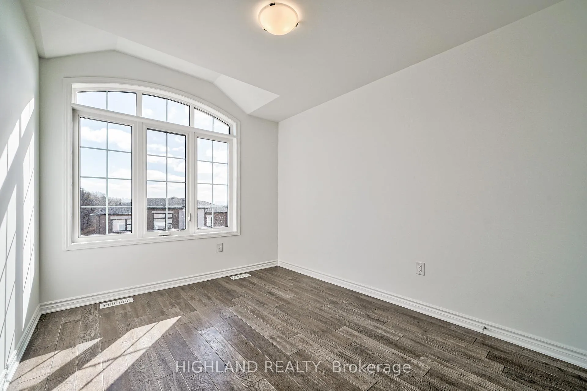 Photo 35 of 141 Settlers Road E, Oakville, Glenorchy — HOMEH