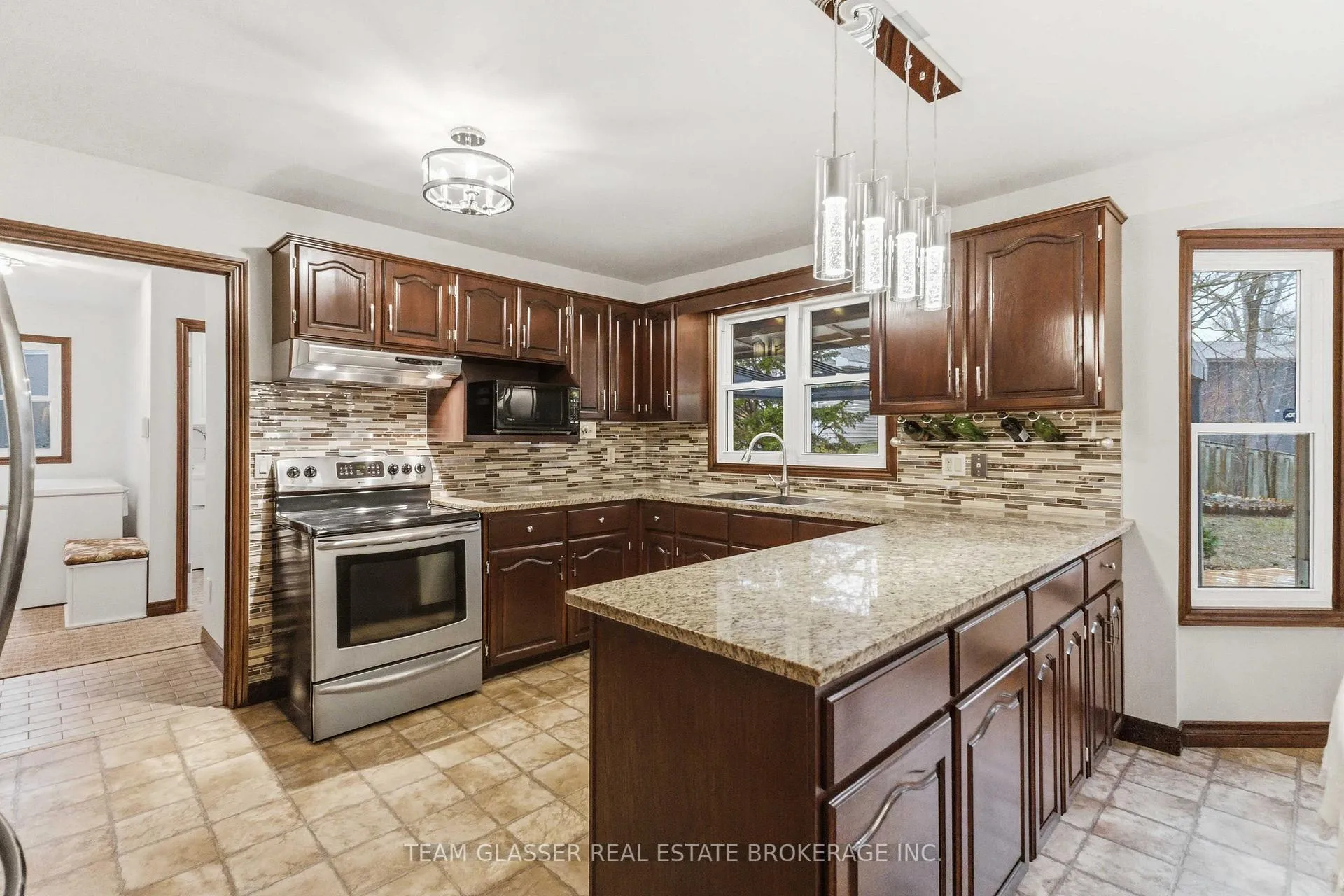 Photo 18 of 86 Blackburn Crescent, Middlesex Centre, Kilworth — HOMEH