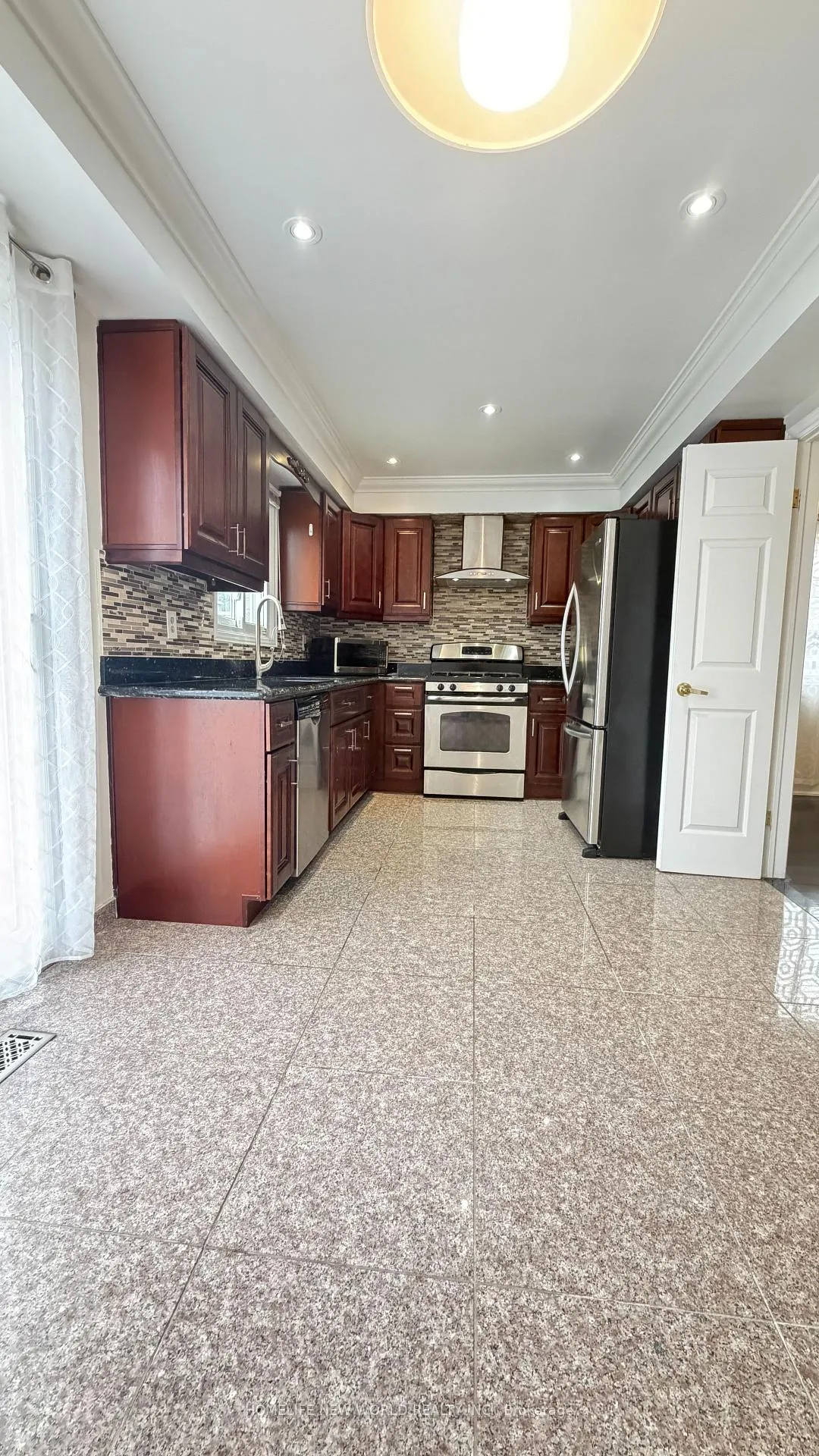 Photo 6 of 149 Huntington Park Drive, Markham, Thornlea — HOMEH