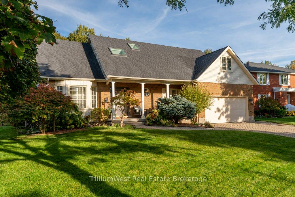 Photo 3 of 22 Roehampton Court, Kitchener — HOMEH