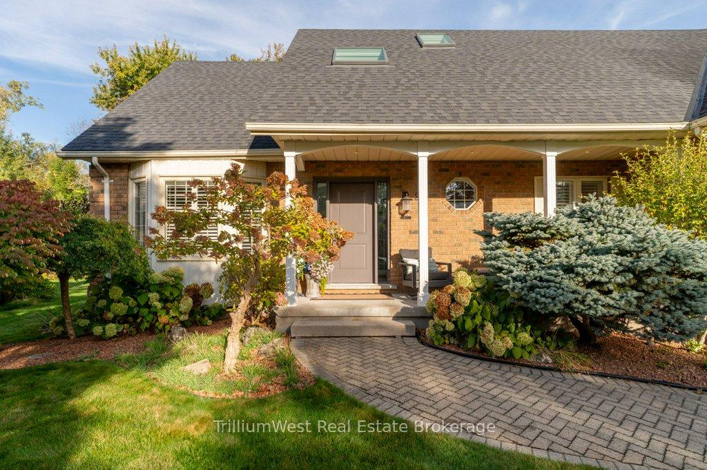 Photo 4 of 22 Roehampton Court, Kitchener — HOMEH