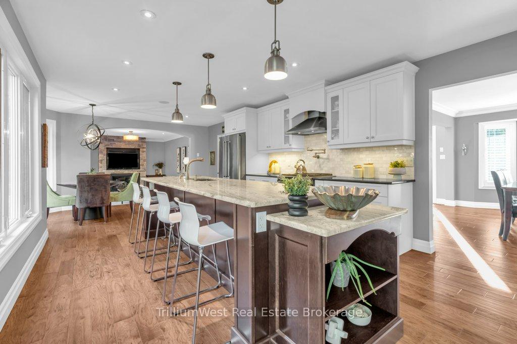 Photo 10 of 22 Roehampton Court, Kitchener — HOMEH