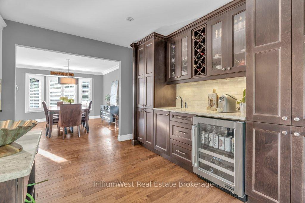 Photo 11 of 22 Roehampton Court, Kitchener — HOMEH