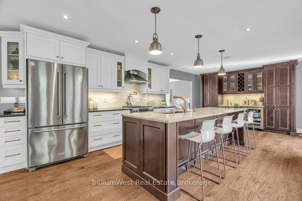Photo 12 of 22 Roehampton Court, Kitchener — HOMEH