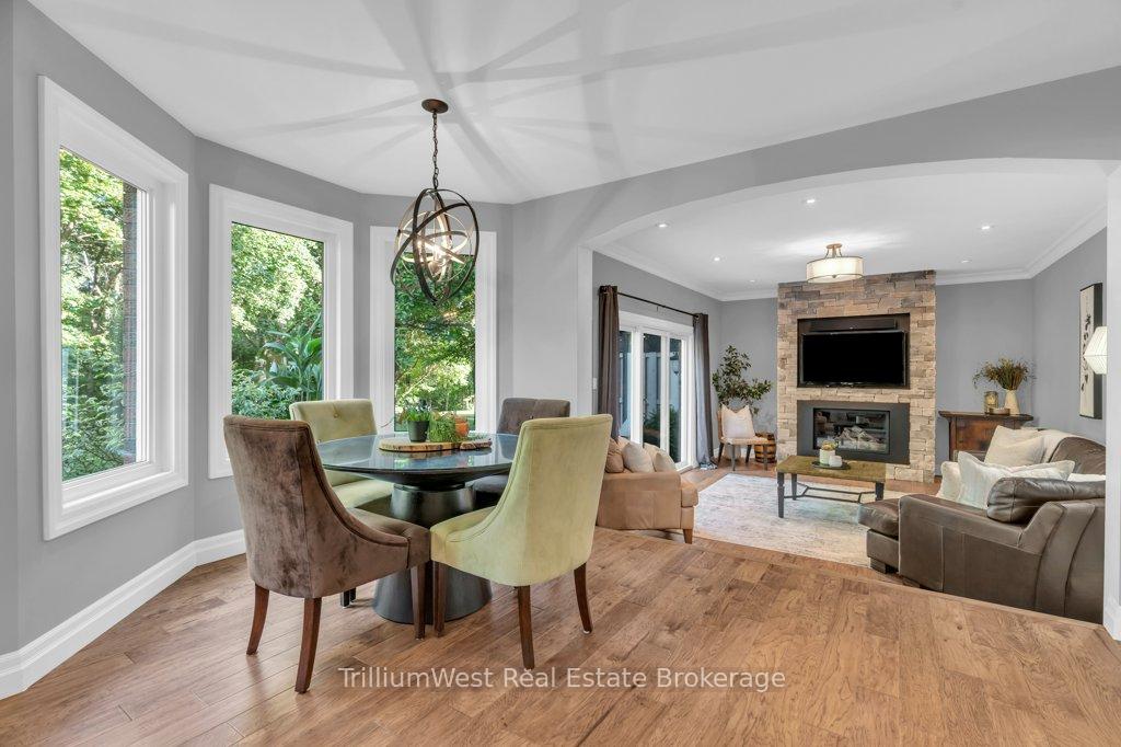 Photo 13 of 22 Roehampton Court, Kitchener — HOMEH
