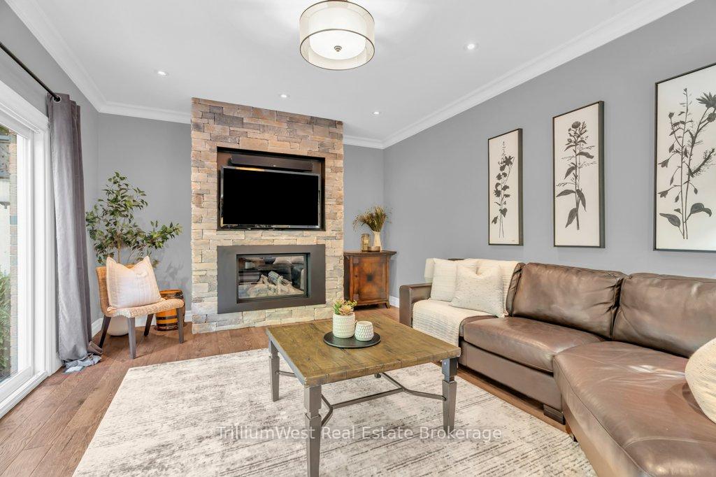 Photo 14 of 22 Roehampton Court, Kitchener — HOMEH