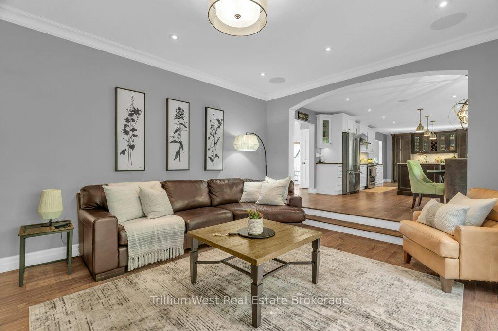 Photo 15 of 22 Roehampton Court, Kitchener — HOMEH