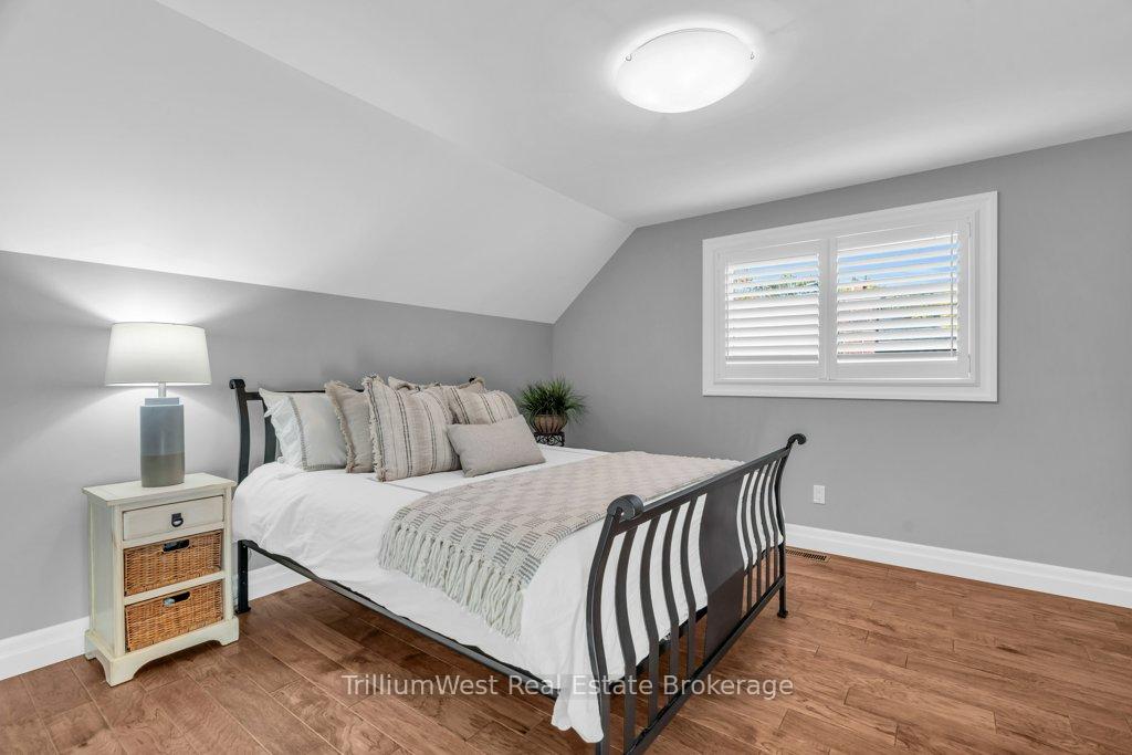 Photo 19 of 22 Roehampton Court, Kitchener — HOMEH