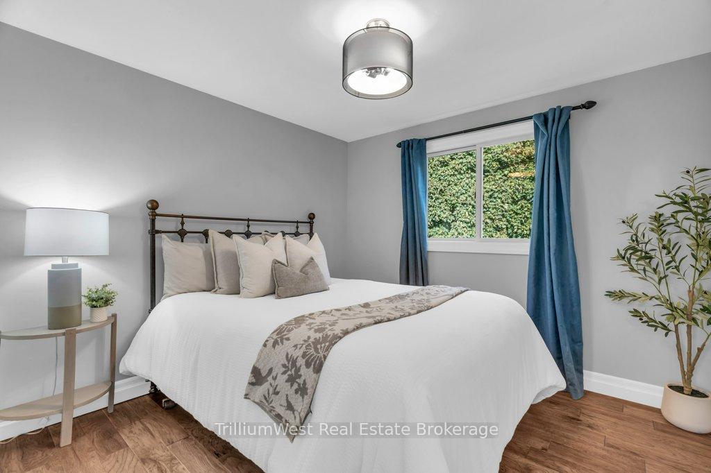 Photo 21 of 22 Roehampton Court, Kitchener — HOMEH