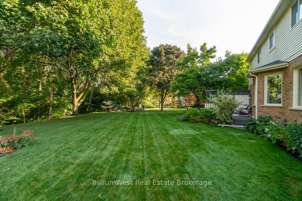 Photo 29 of 22 Roehampton Court, Kitchener — HOMEH