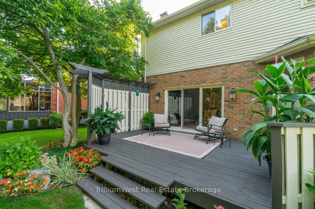 Photo 31 of 22 Roehampton Court, Kitchener — HOMEH
