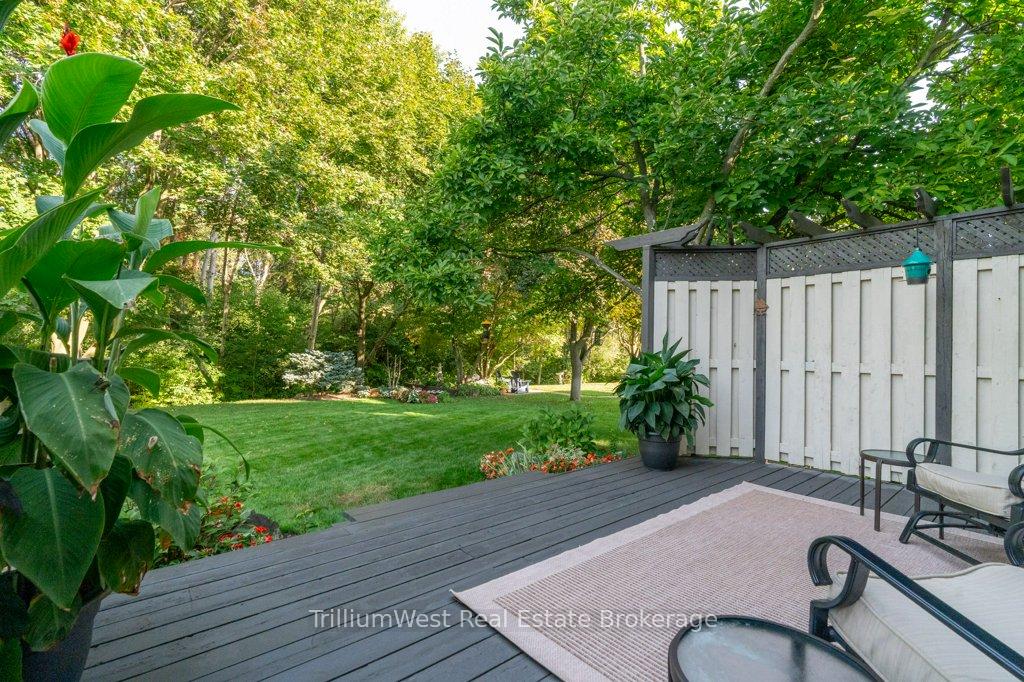 Photo 33 of 22 Roehampton Court, Kitchener — HOMEH