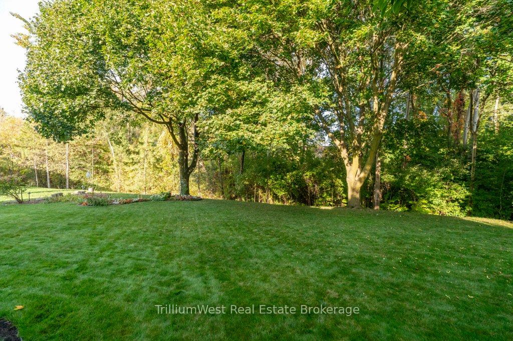 Photo 34 of 22 Roehampton Court, Kitchener — HOMEH