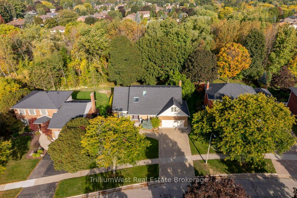 Photo 38 of 22 Roehampton Court, Kitchener — HOMEH