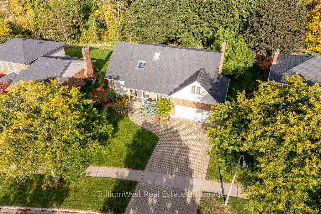 Photo 40 of 22 Roehampton Court, Kitchener — HOMEH