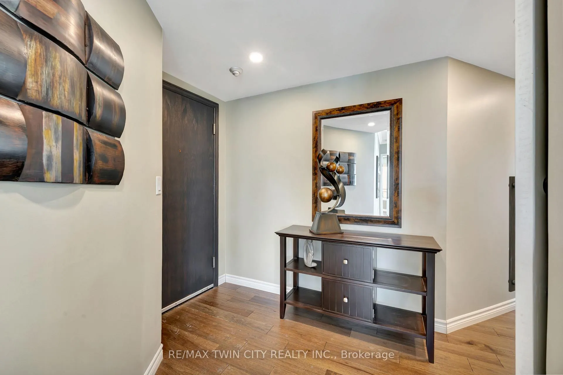 Photo 5 of Unit 901, 10 Ellen Street E, Kitchener — HOMEH