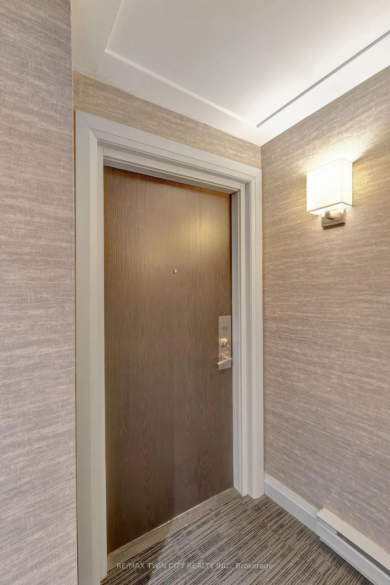 Photo 6 of Unit 901, 10 Ellen Street E, Kitchener — HOMEH