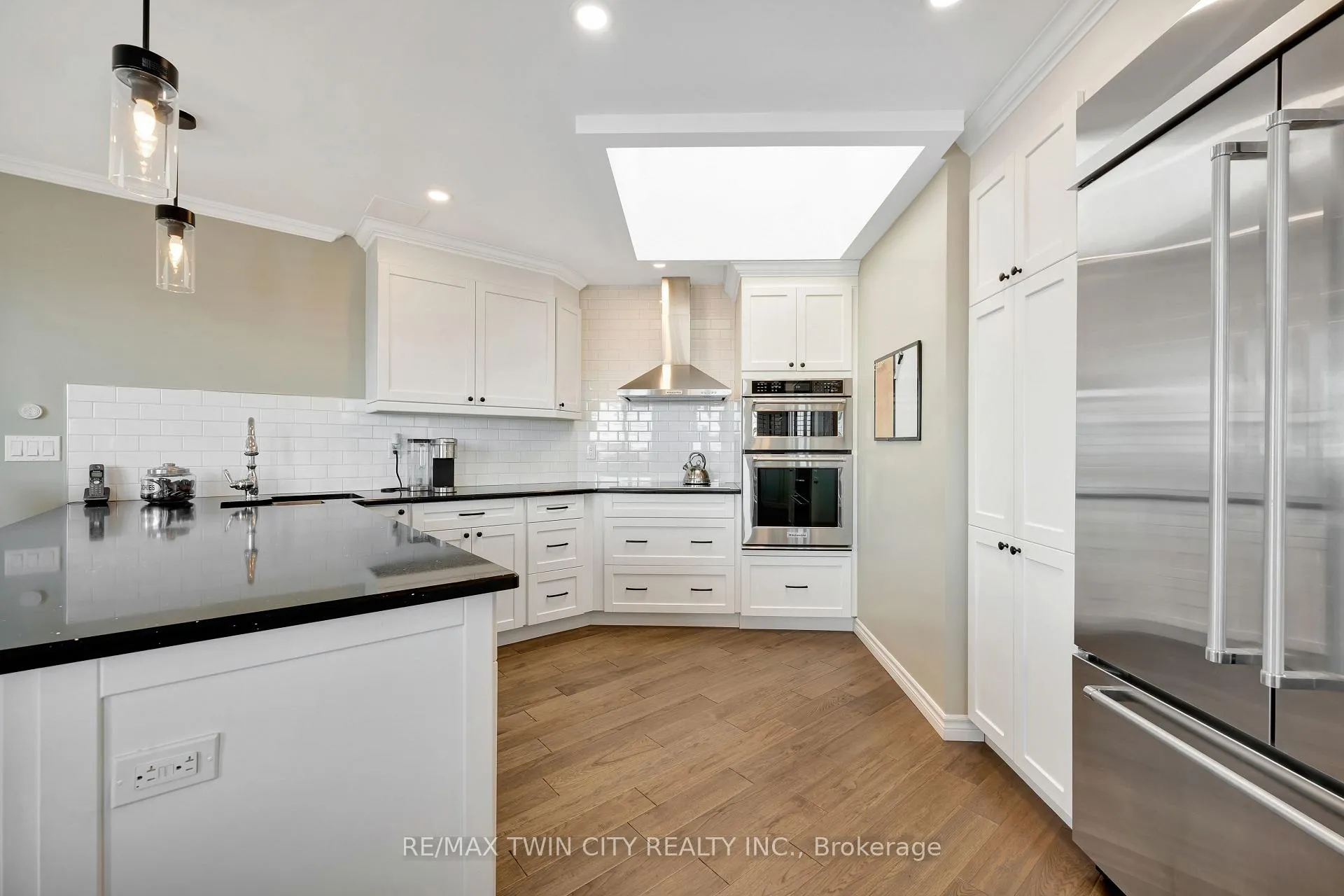 Photo 10 of Unit 901, 10 Ellen Street E, Kitchener — HOMEH