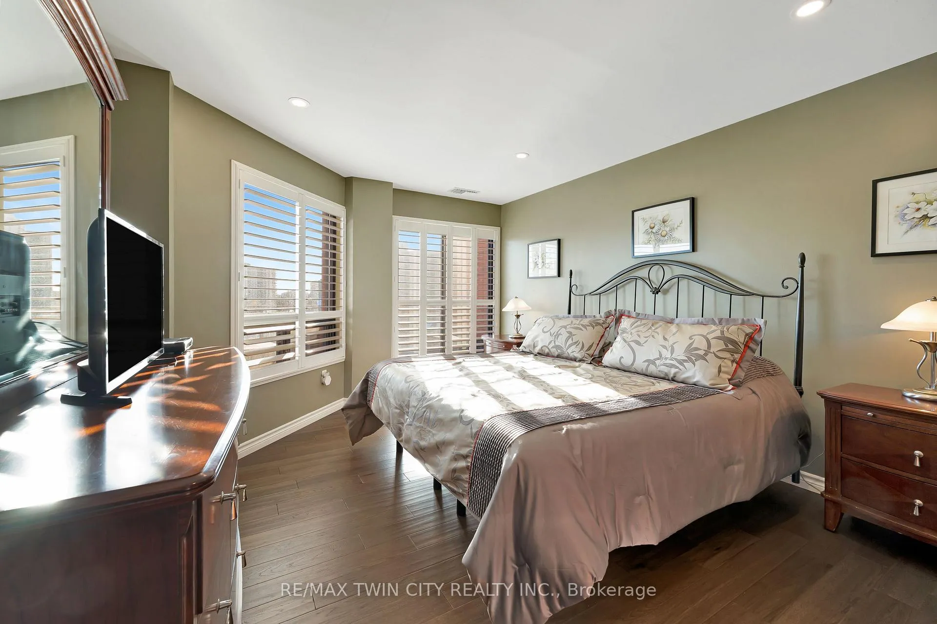 Photo 16 of Unit 901, 10 Ellen Street E, Kitchener — HOMEH