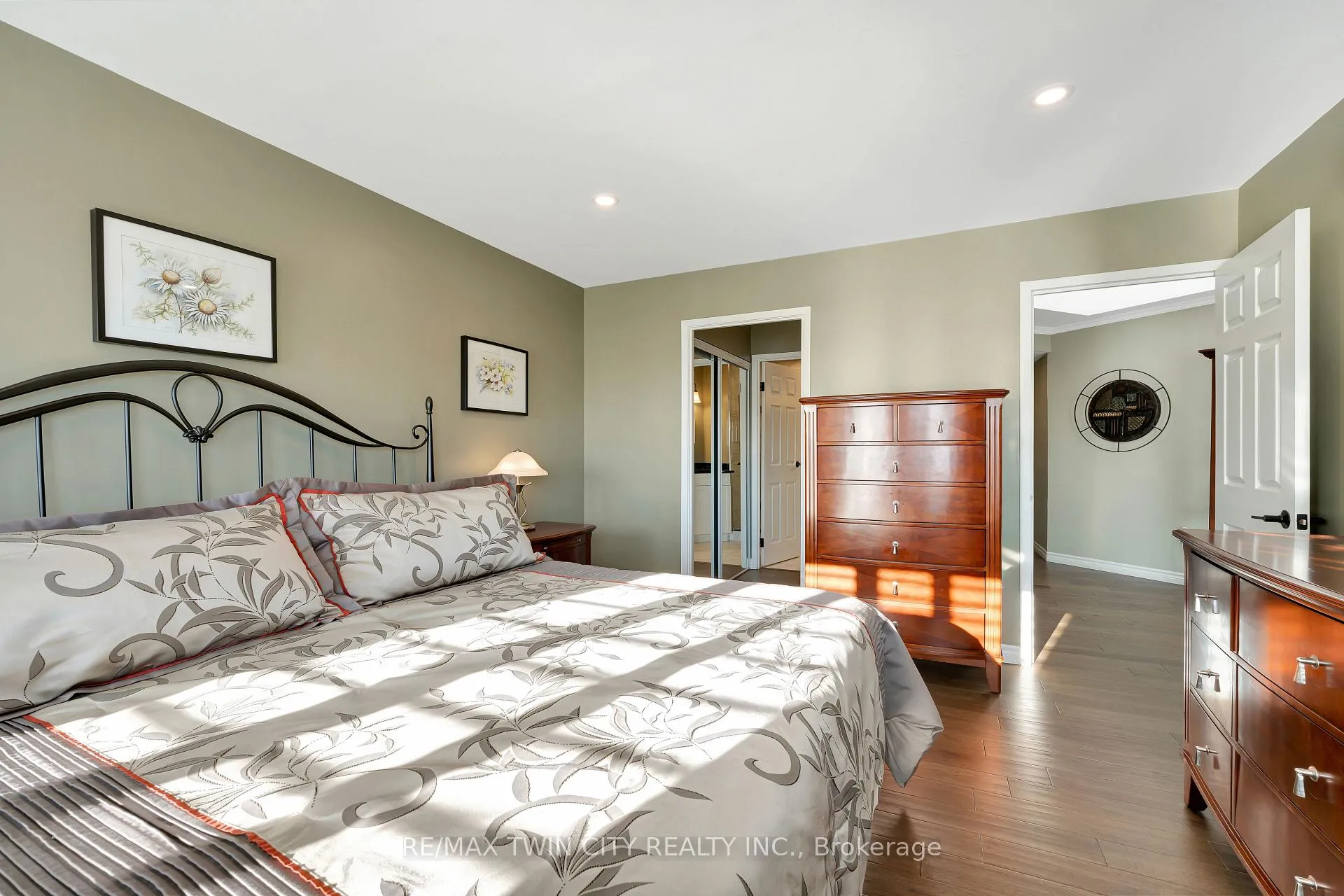 Photo 17 of Unit 901, 10 Ellen Street E, Kitchener — HOMEH