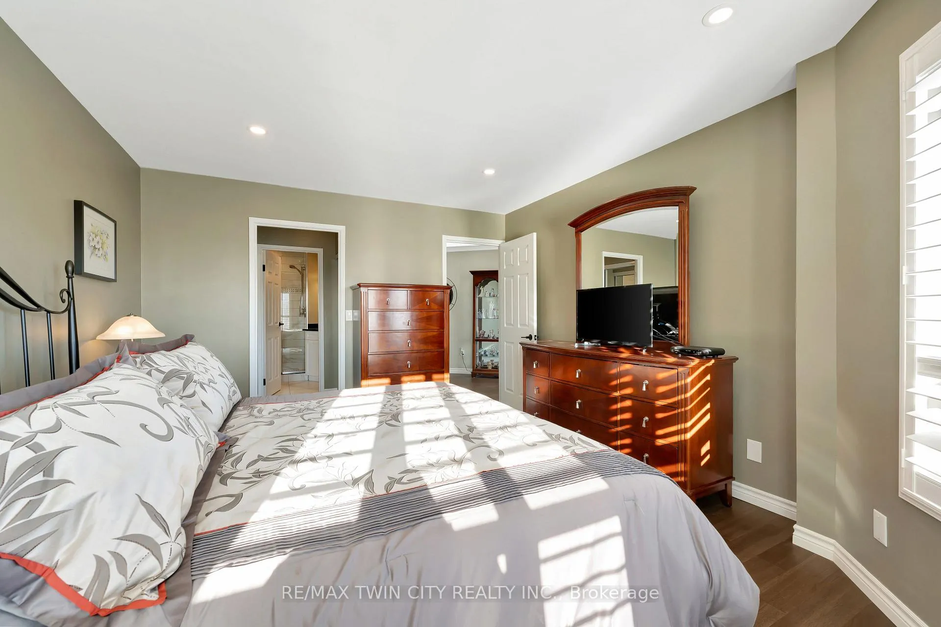 Photo 18 of Unit 901, 10 Ellen Street E, Kitchener — HOMEH