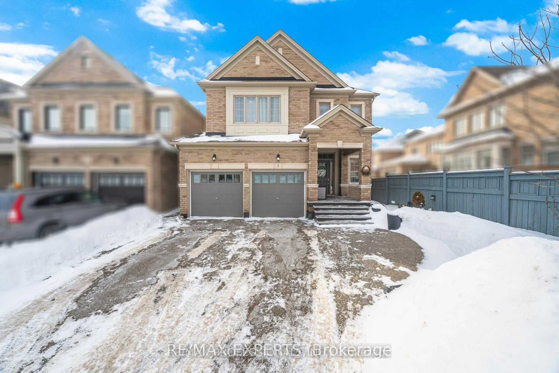 Photo 2 of 5 Mugford Crescent, Brampton, Bram West — HOMEH