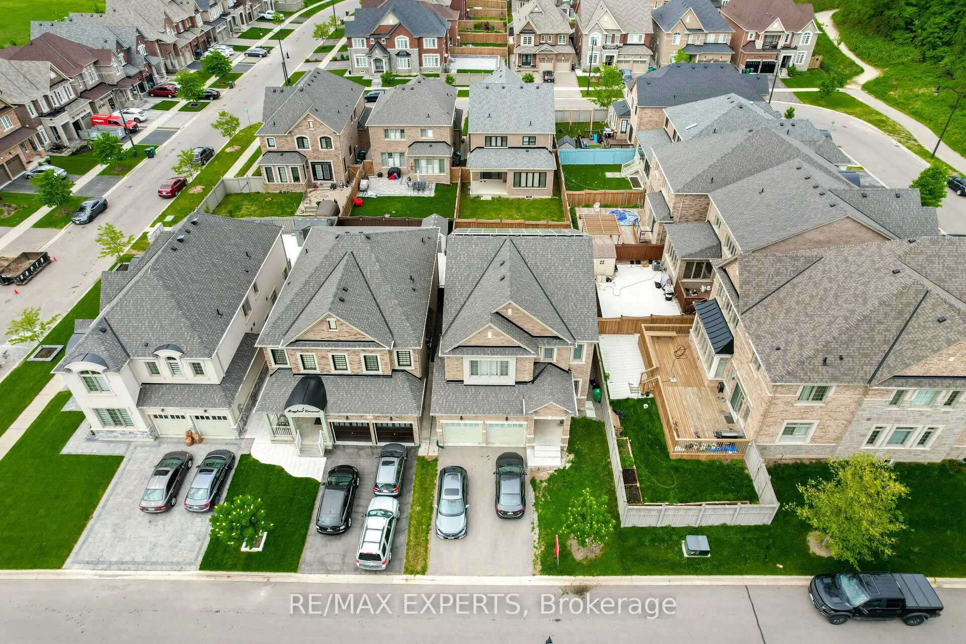 Photo 3 of 5 Mugford Crescent, Brampton, Bram West — HOMEH