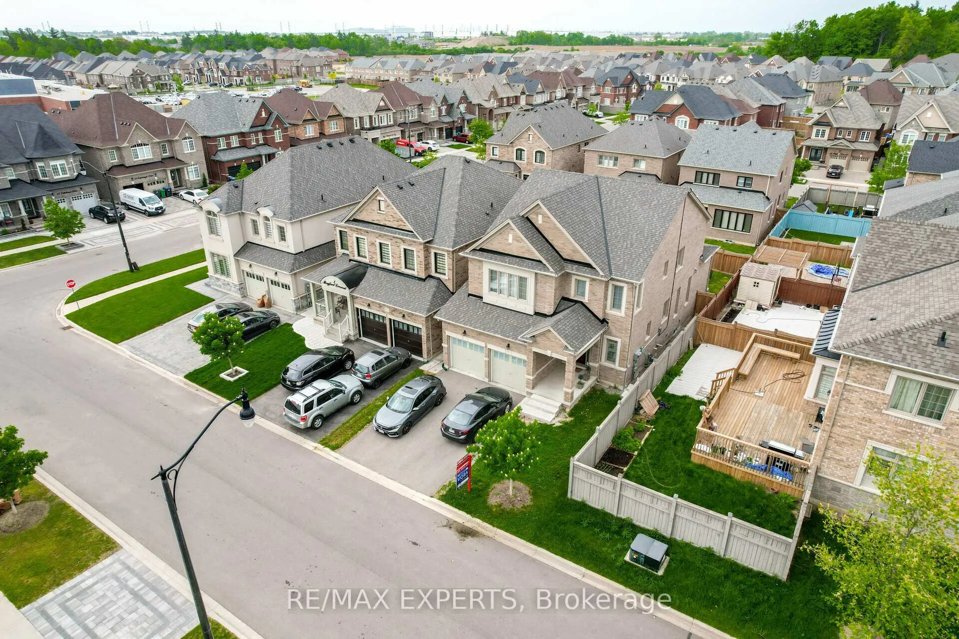 Photo 4 of 5 Mugford Crescent, Brampton, Bram West — HOMEH