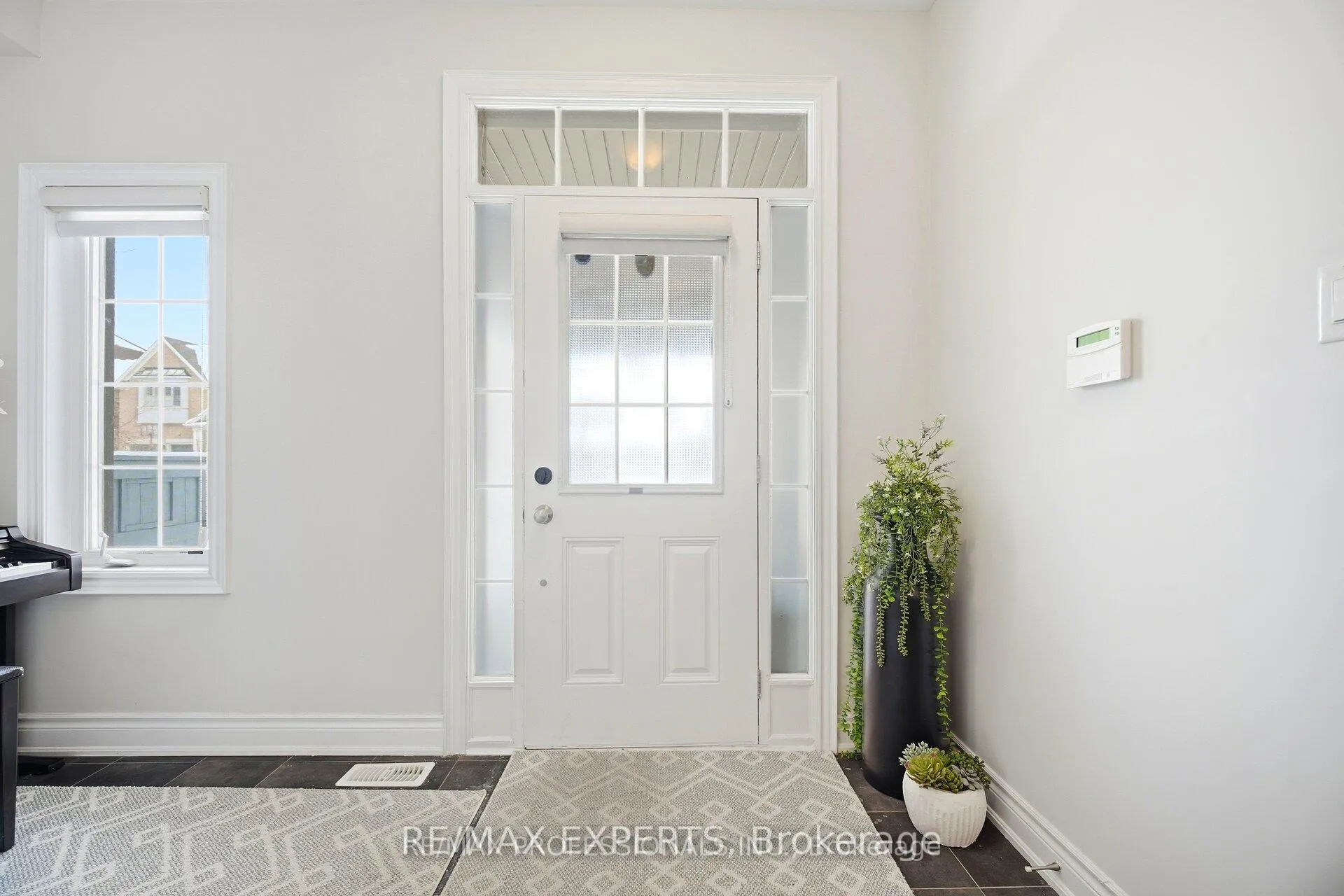 Photo 6 of 5 Mugford Crescent, Brampton, Bram West — HOMEH