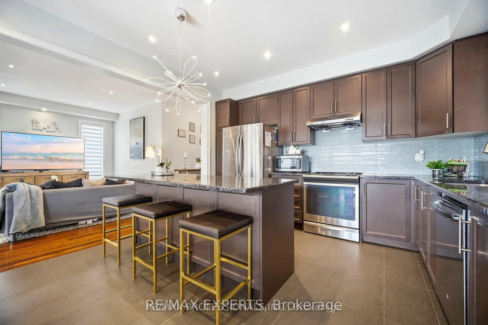 Photo 10 of 5 Mugford Crescent, Brampton, Bram West — HOMEH