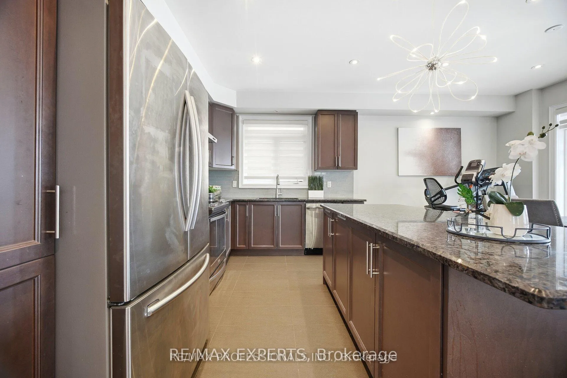 Photo 11 of 5 Mugford Crescent, Brampton, Bram West — HOMEH