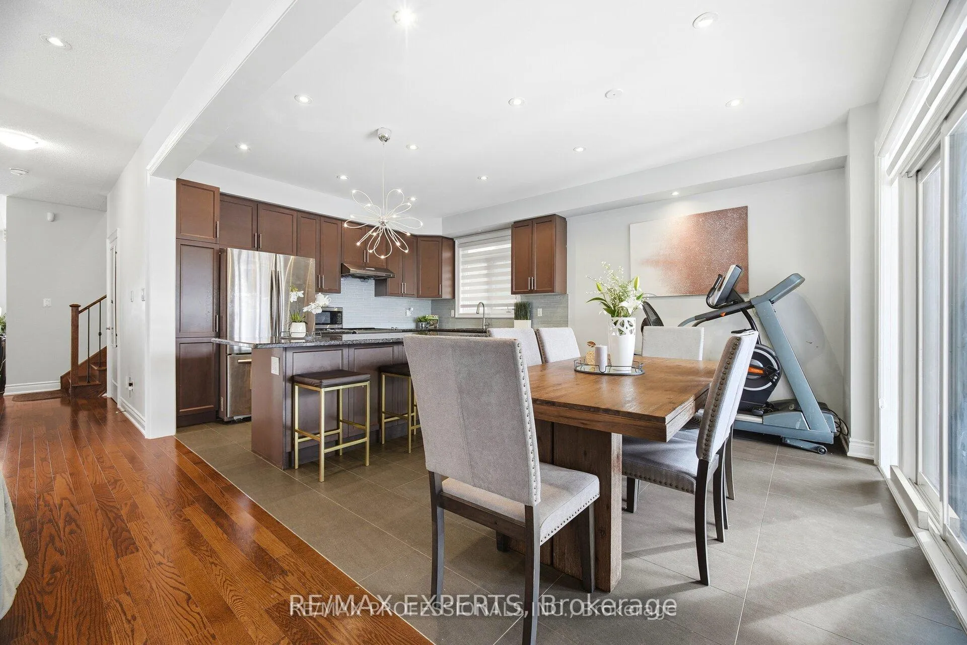 Photo 12 of 5 Mugford Crescent, Brampton, Bram West — HOMEH