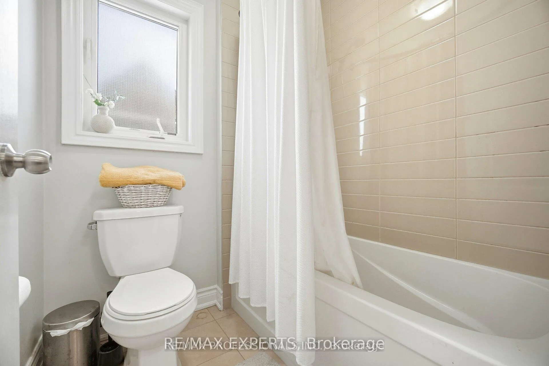 Photo 37 of 5 Mugford Crescent, Brampton, Bram West — HOMEH