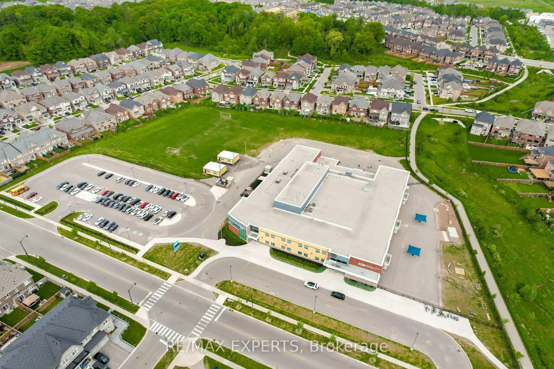 Photo 42 of 5 Mugford Crescent, Brampton, Bram West — HOMEH