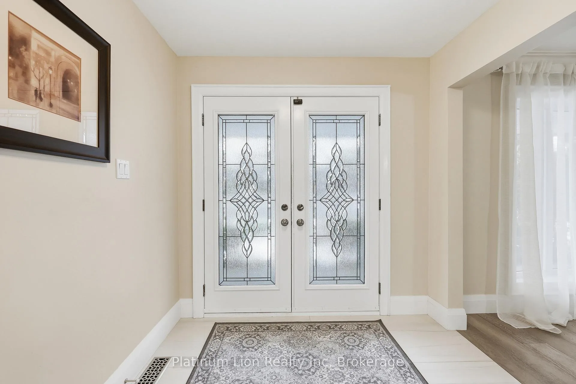 Photo 3 of 273 Bryant Crescent, Burlington, Appleby — HOMEH