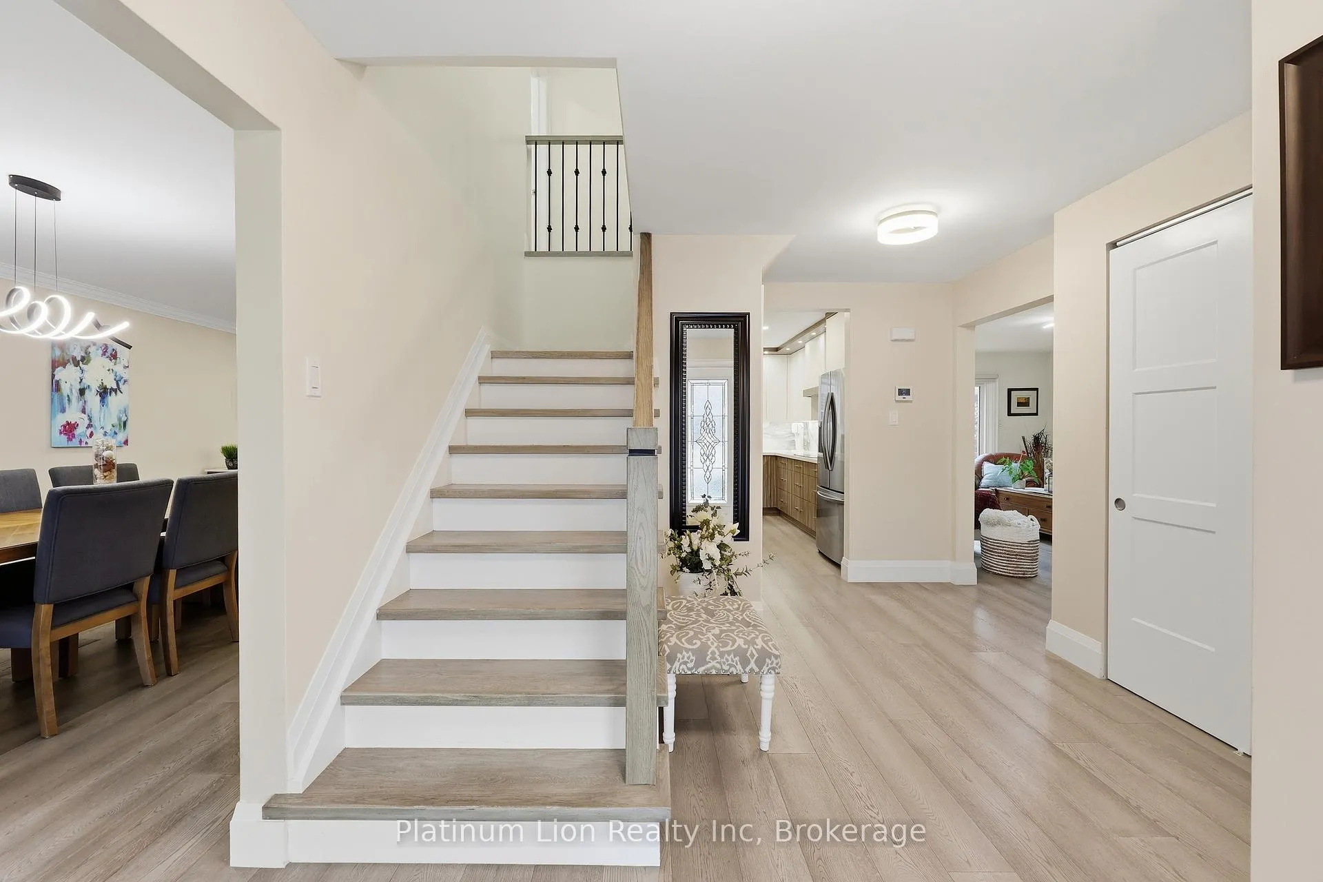 Photo 4 of 273 Bryant Crescent, Burlington, Appleby — HOMEH