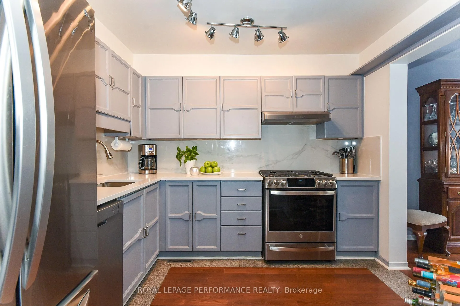 Photo 17 of 77 Versailles Private, Ottawa, Hunt Club Woods — HOMEH