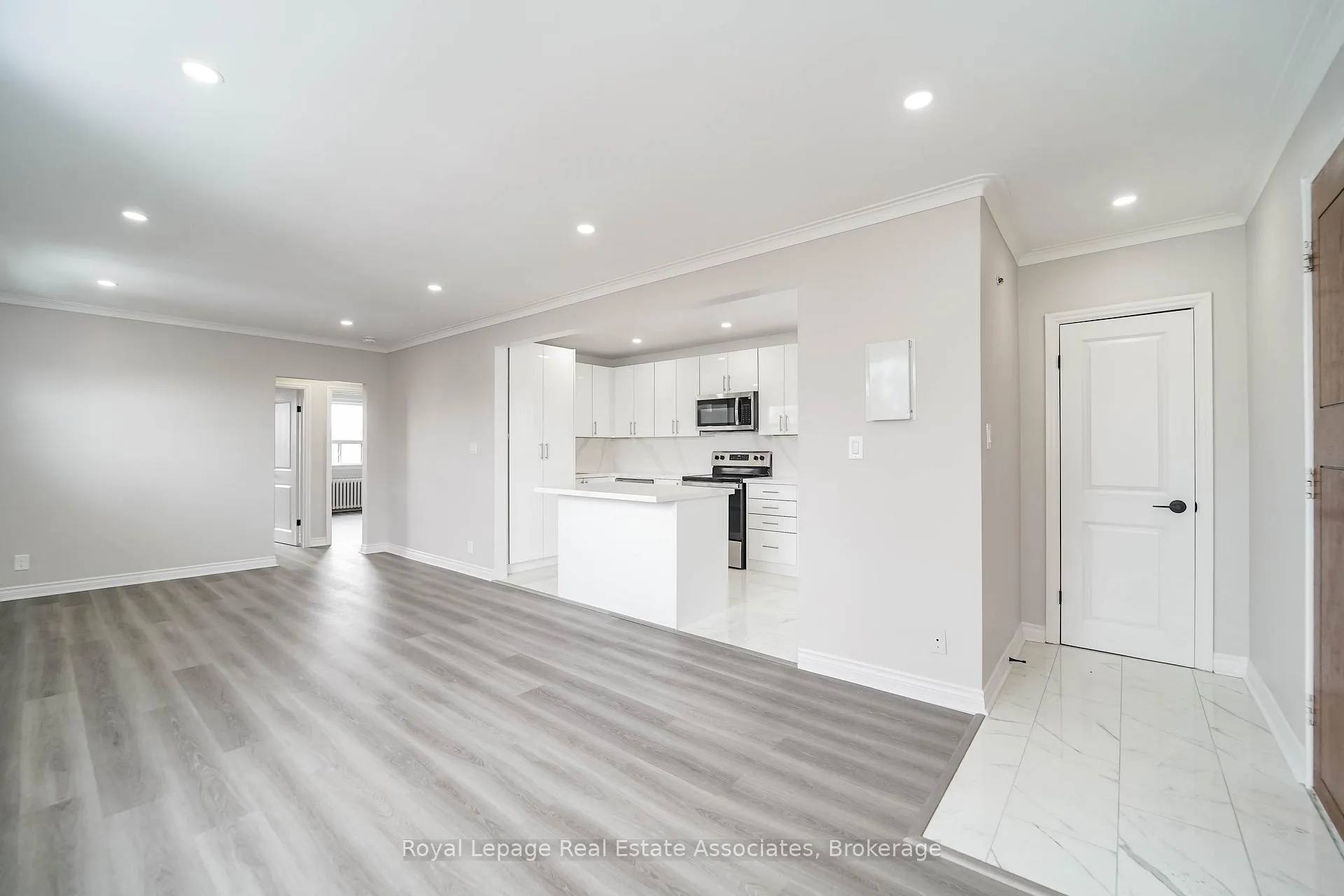 Photo 4 of Unit 6, 485 Mortimer Avenue, Toronto, Danforth Village-East York — HOMEH