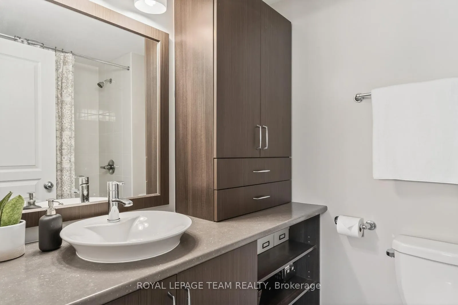 Photo 18 of 602 Danaca Private, Ottawa, Carson Meadows — HOMEH