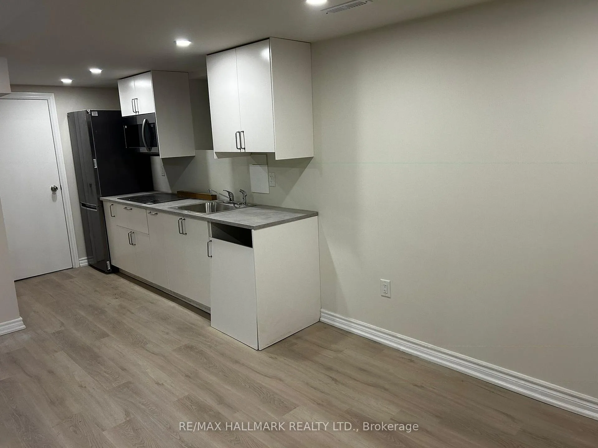Photo 4 of Unit #1BedBsmnt, 52 Nisbet Drive, Aurora, Aurora Highlands — HOMEH
