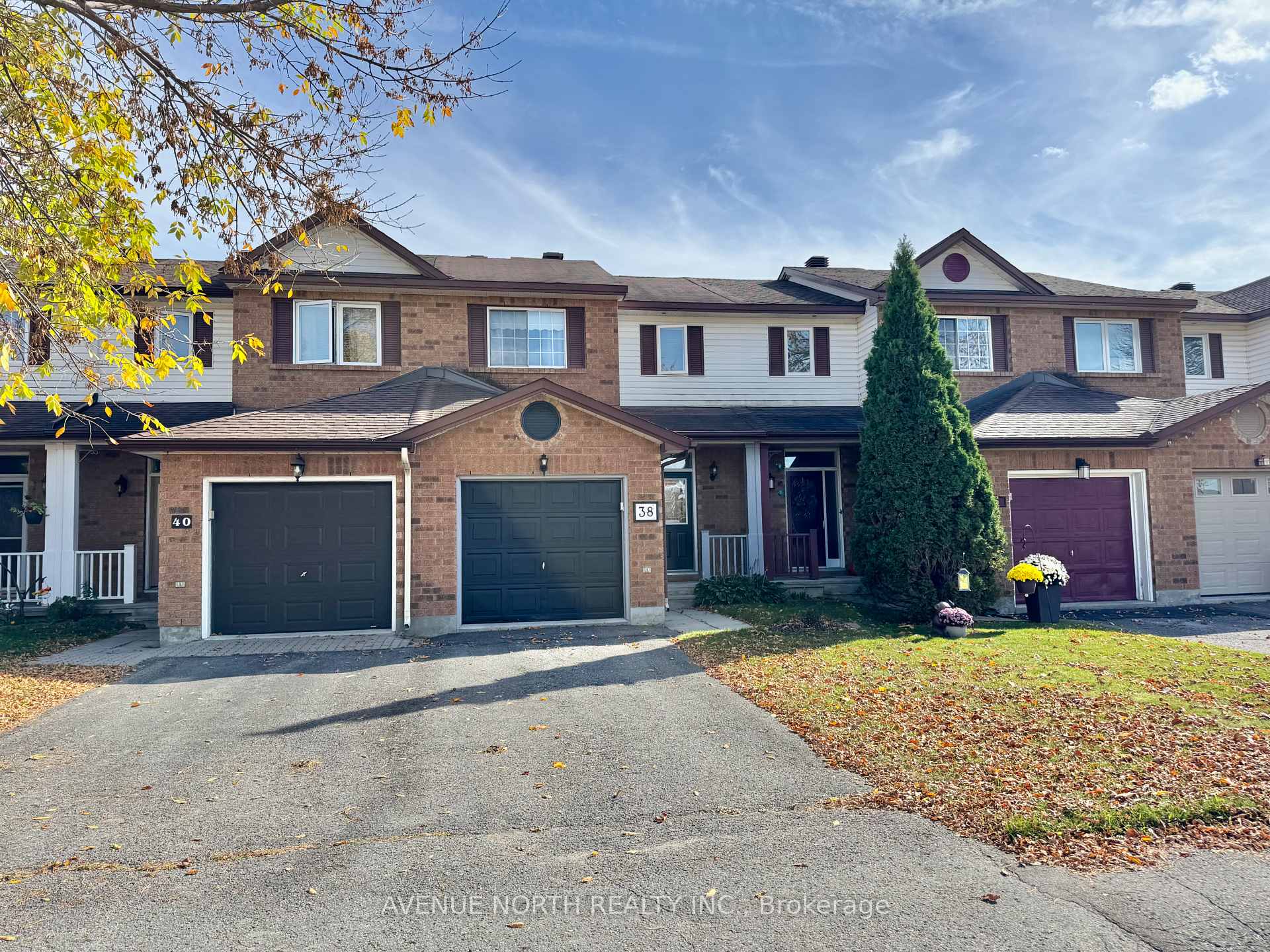 Photo 2 of 38 Bridgestone Drive, Ottawa, Kanata - Emerald Meadows/Trailwest — HOMEH