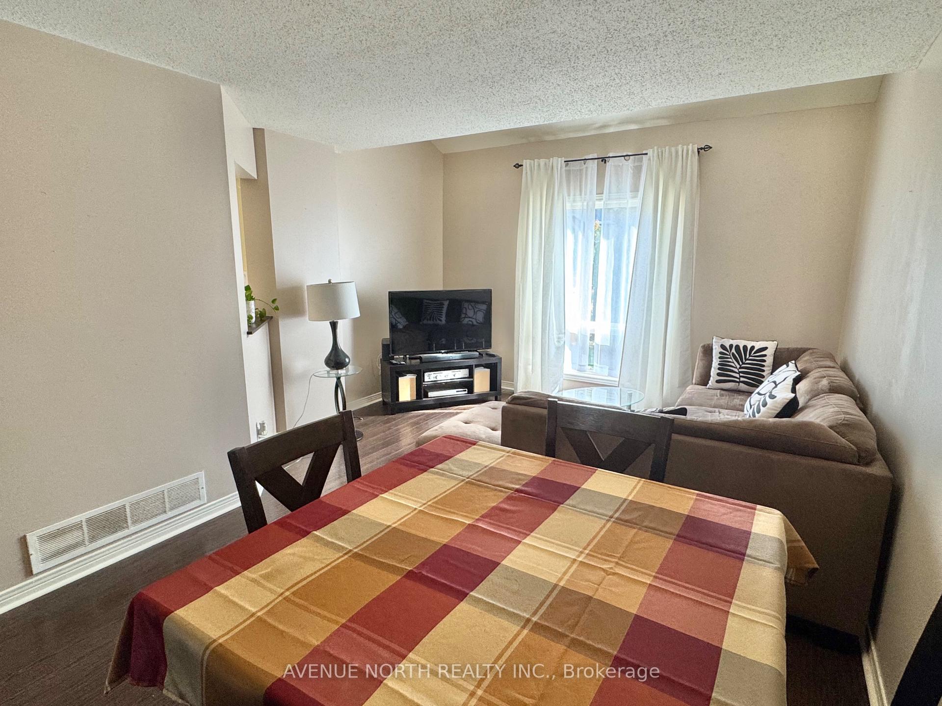 Photo 8 of 38 Bridgestone Drive, Ottawa, Kanata - Emerald Meadows/Trailwest — HOMEH
