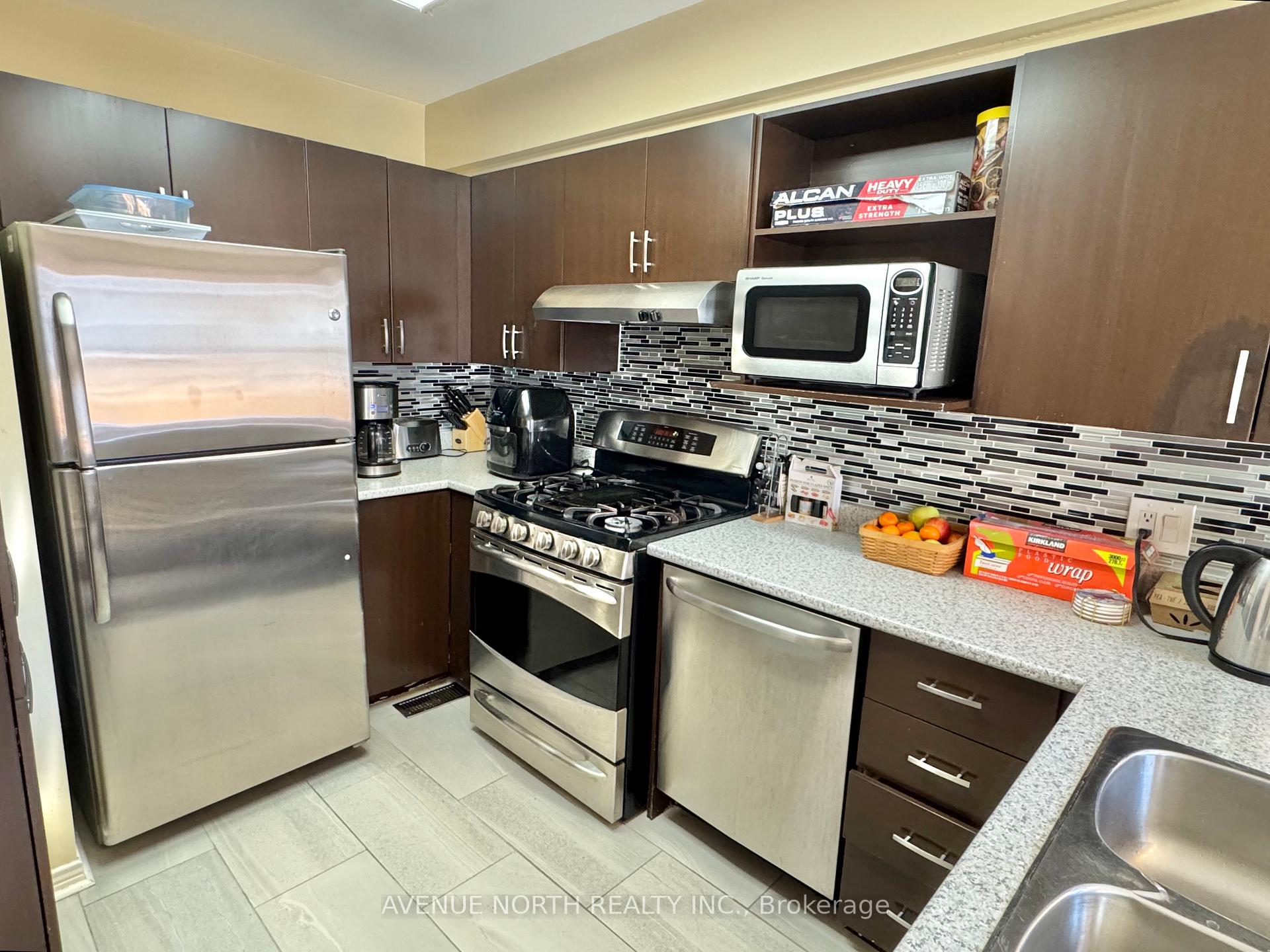 Photo 12 of 38 Bridgestone Drive, Ottawa, Kanata - Emerald Meadows/Trailwest — HOMEH