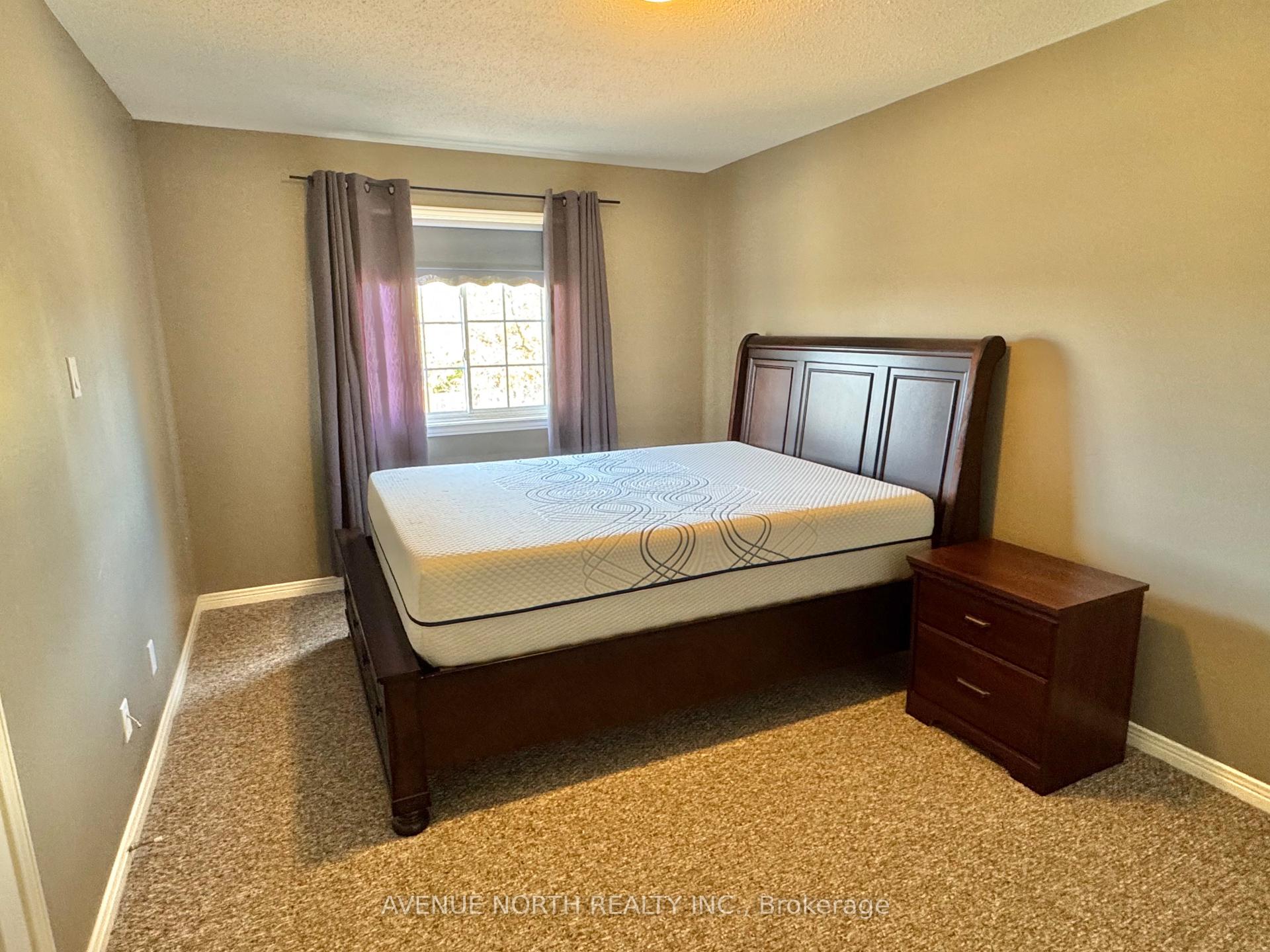 Photo 15 of 38 Bridgestone Drive, Ottawa, Kanata - Emerald Meadows/Trailwest — HOMEH