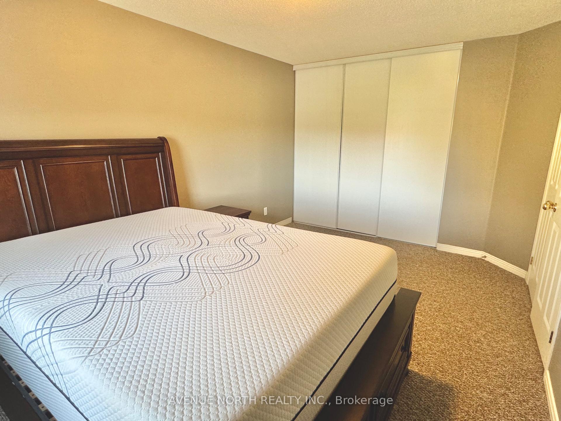 Photo 16 of 38 Bridgestone Drive, Ottawa, Kanata - Emerald Meadows/Trailwest — HOMEH