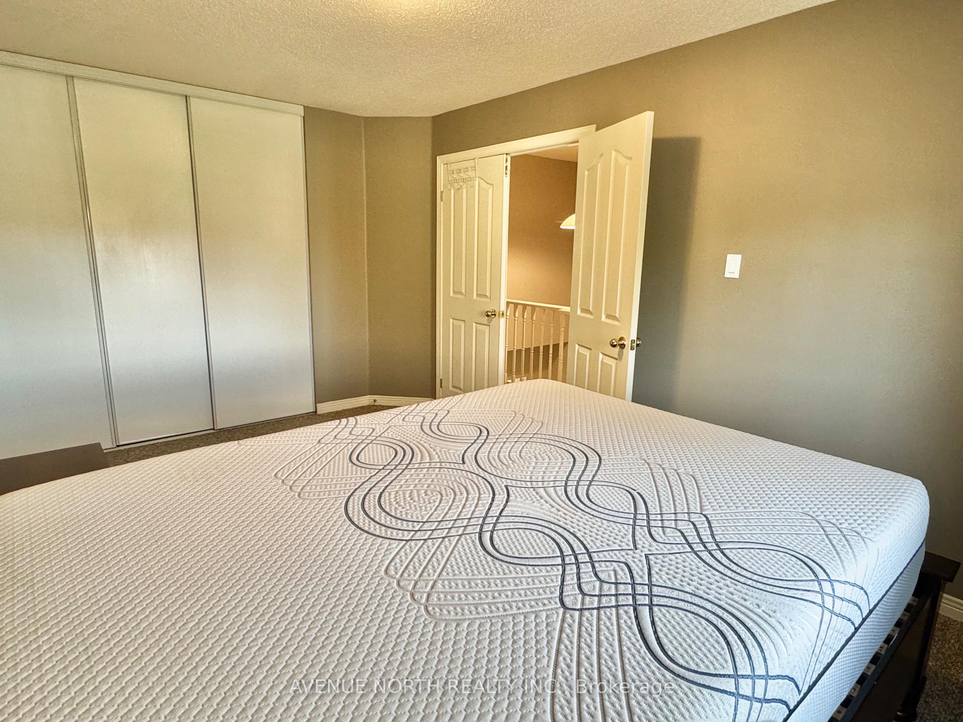 Photo 17 of 38 Bridgestone Drive, Ottawa, Kanata - Emerald Meadows/Trailwest — HOMEH