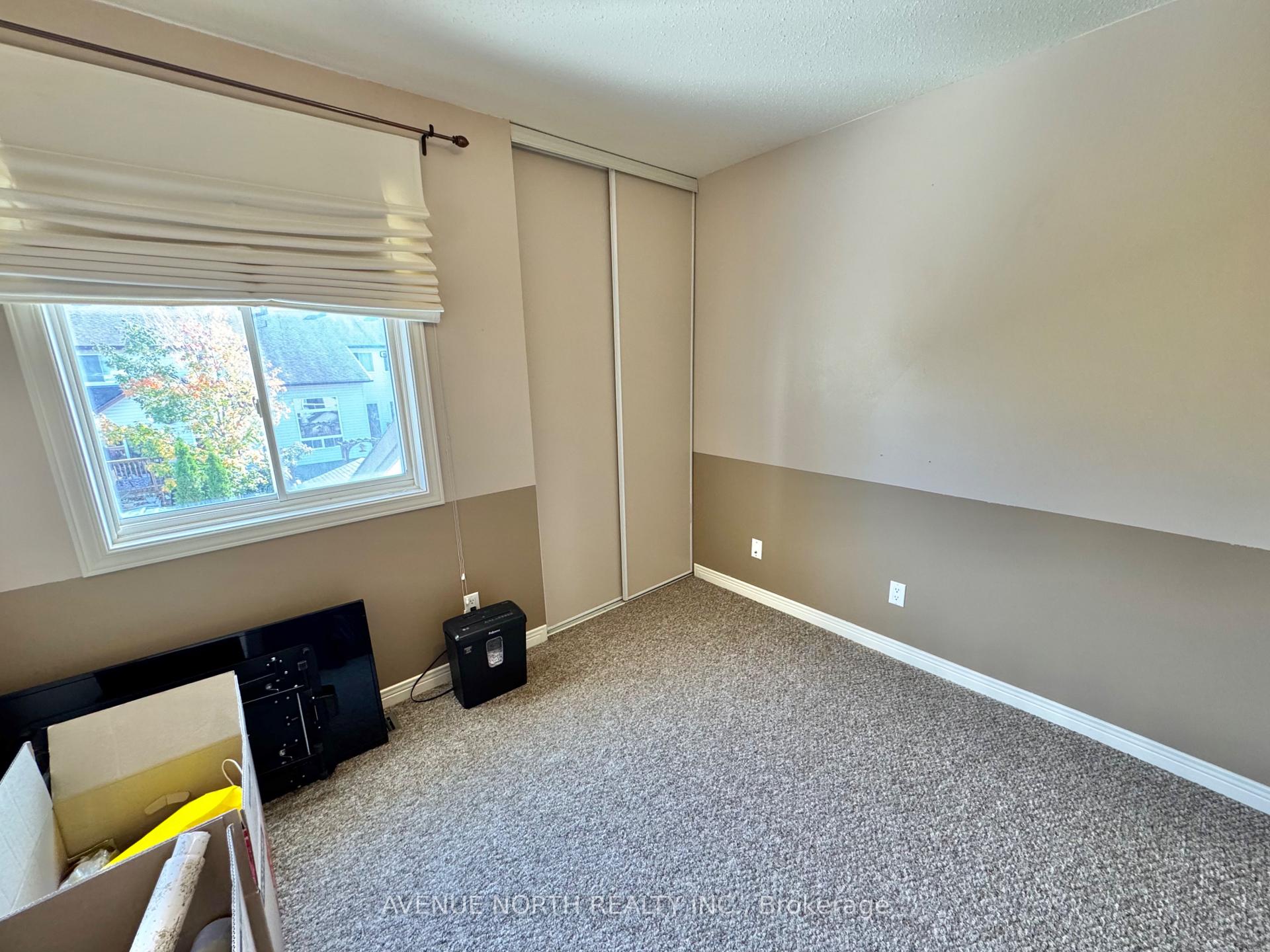 Photo 19 of 38 Bridgestone Drive, Ottawa, Kanata - Emerald Meadows/Trailwest — HOMEH